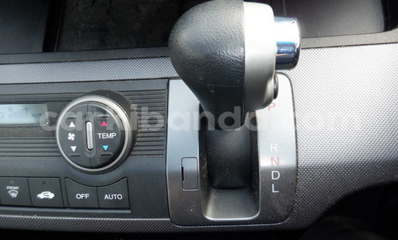 Nunua Imported Honda Freed Fedha Gari ndani ya Kampala nchini Uganda Nunua Imported Honda Freed Fedha Gari ndani ya Kampala nchini Uganda