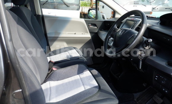 Nunua Imported Honda Freed Fedha Gari ndani ya Kampala nchini Uganda Nunua Imported Honda Freed Fedha Gari ndani ya Kampala nchini Uganda