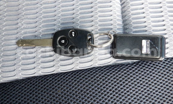 Nunua Imported Honda Freed Fedha Gari ndani ya Kampala nchini Uganda Nunua Imported Honda Freed Fedha Gari ndani ya Kampala nchini Uganda