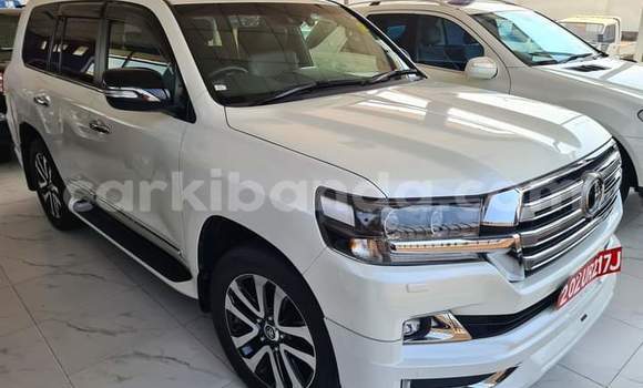 Nunua Ilio tumika Toyota Land Cruiser Nyeupe Gari ndani ya Kampala nchini Uganda