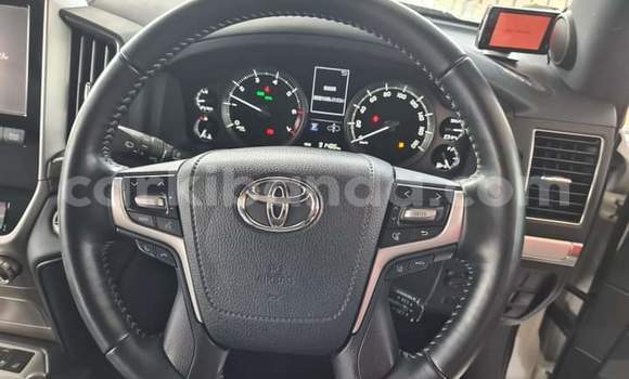 Buy Used Toyota Land Cruiser White Car in Kampala in Uganda Buy Used Toyota Land Cruiser White Car in Kampala in Uganda