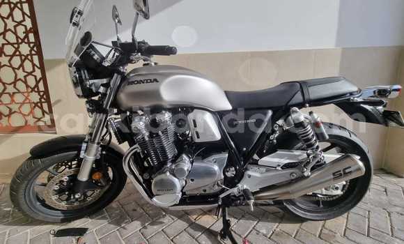 Gura Yakoze Honda CB Silver Bike i Kampala mu Uganda