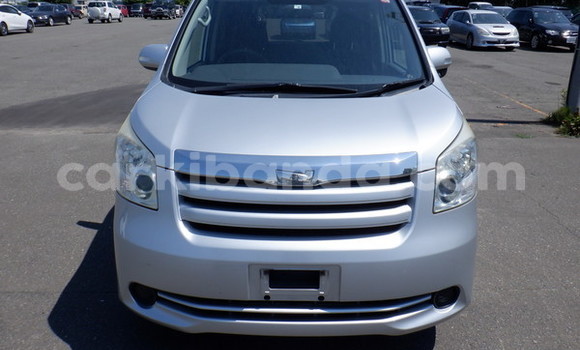 Nunua Imported Toyota Noah Fedha Gari ndani ya Kampala nchini Uganda Nunua Imported Toyota Noah Fedha Gari ndani ya Kampala nchini Uganda