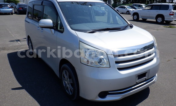Nunua Imported Toyota Noah Fedha Gari ndani ya Kampala nchini Uganda Nunua Imported Toyota Noah Fedha Gari ndani ya Kampala nchini Uganda