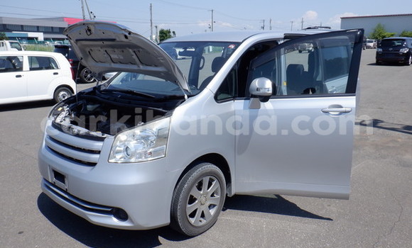 Nunua Imported Toyota Noah Fedha Gari ndani ya Kampala nchini Uganda Nunua Imported Toyota Noah Fedha Gari ndani ya Kampala nchini Uganda