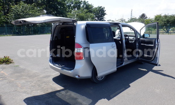 Nunua Imported Toyota Noah Fedha Gari ndani ya Kampala nchini Uganda Nunua Imported Toyota Noah Fedha Gari ndani ya Kampala nchini Uganda