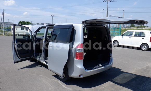 Nunua Imported Toyota Noah Fedha Gari ndani ya Kampala nchini Uganda Nunua Imported Toyota Noah Fedha Gari ndani ya Kampala nchini Uganda