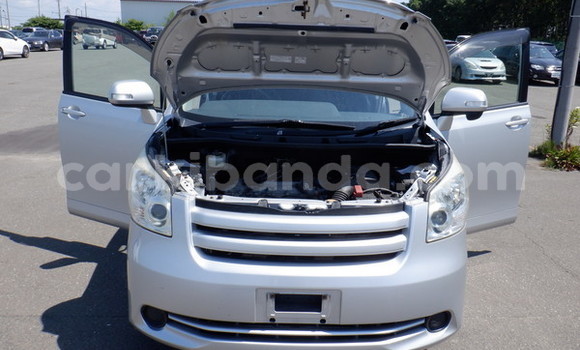 Nunua Imported Toyota Noah Fedha Gari ndani ya Kampala nchini Uganda Nunua Imported Toyota Noah Fedha Gari ndani ya Kampala nchini Uganda