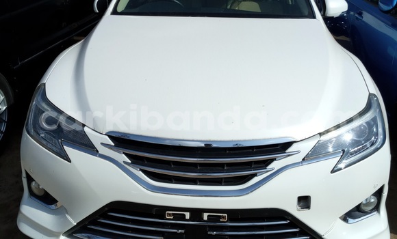 Acheter Import Voiture Toyota Mark X Blanc à Kampala, Ouganda Acheter Import Voiture Toyota Mark X Blanc à Kampala, Ouganda