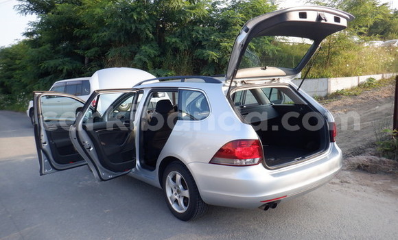 Gura Imported Volkswagen Golf Silver Imodoka i Kampala mu Uganda Gura Imported Volkswagen Golf Silver Imodoka i Kampala mu Uganda