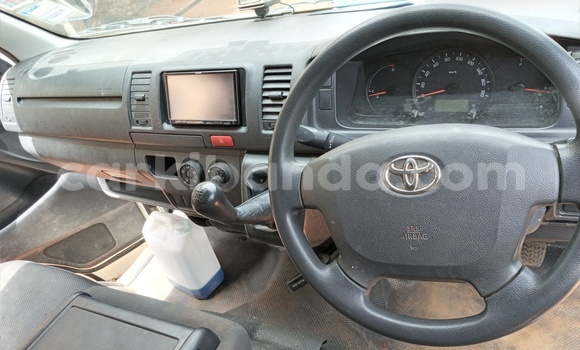 Acheter Occasion Voiture Toyota Hiace Blanc à Kampala, Ouganda Acheter Occasion Voiture Toyota Hiace Blanc à Kampala, Ouganda