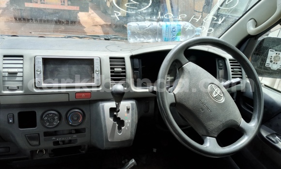 Acheter Occasion Voiture Toyota Hiace Blanc à Kampala, Ouganda Acheter Occasion Voiture Toyota Hiace Blanc à Kampala, Ouganda