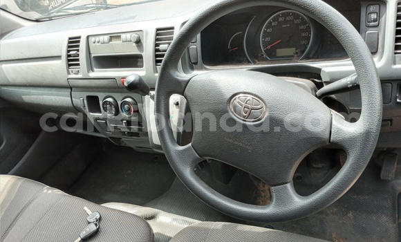 Acheter Occasion Voiture Toyota Hiace Blanc à Kampala, Ouganda Acheter Occasion Voiture Toyota Hiace Blanc à Kampala, Ouganda