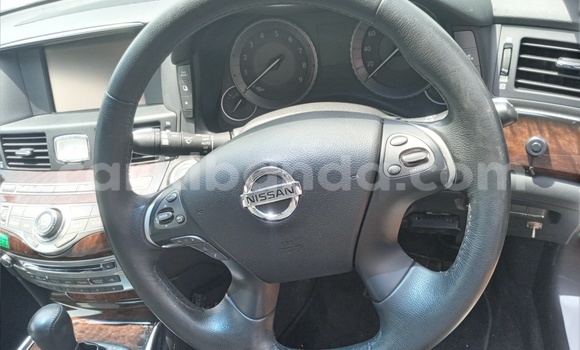 Acheter Import Voiture Nissan Fuga Blanc à Kampala, Ouganda Acheter Import Voiture Nissan Fuga Blanc à Kampala, Ouganda