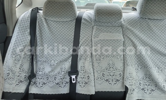 Acheter Import Voiture Nissan Fuga Blanc à Kampala, Ouganda Acheter Import Voiture Nissan Fuga Blanc à Kampala, Ouganda