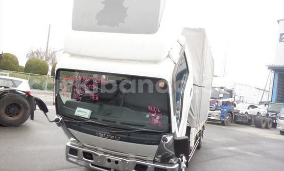 Buy Import Isuzu 117 White Car in Kampala in Uganda Buy Import Isuzu 117 White Car in Kampala in Uganda