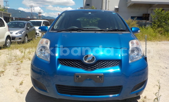 Gura Imported Toyota Vitz Blue Imodoka i Kampala mu Uganda Gura Imported Toyota Vitz Blue Imodoka i Kampala mu Uganda