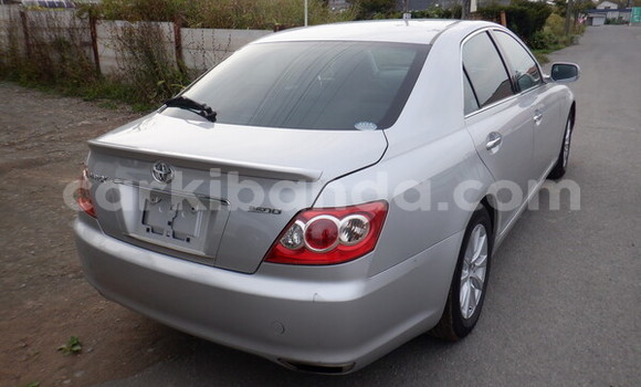 Gura Imported Toyota Mark X Silver Imodoka i Kampala mu Uganda Gura Imported Toyota Mark X Silver Imodoka i Kampala mu Uganda