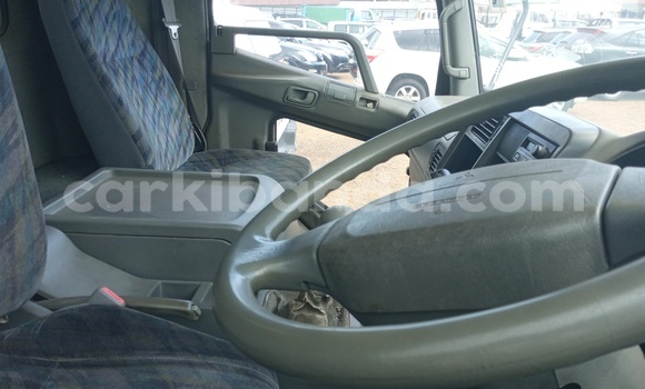 Acheter Import Utilitaire Fuso Fighter Blanc à Kampala, Ouganda Acheter Import Utilitaire Fuso Fighter Blanc à Kampala, Ouganda