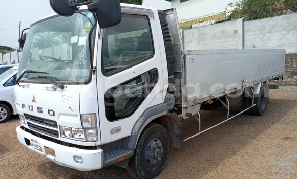 Acheter Import Utilitaire Fuso Fighter Blanc à Kampala, Ouganda Acheter Import Utilitaire Fuso Fighter Blanc à Kampala, Ouganda