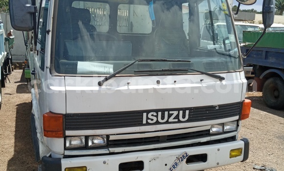 Acheter Import Utilitaire Isuzu FTR 850 Blanc à Kampala, Ouganda Acheter Import Utilitaire Isuzu FTR 850 Blanc à Kampala, Ouganda