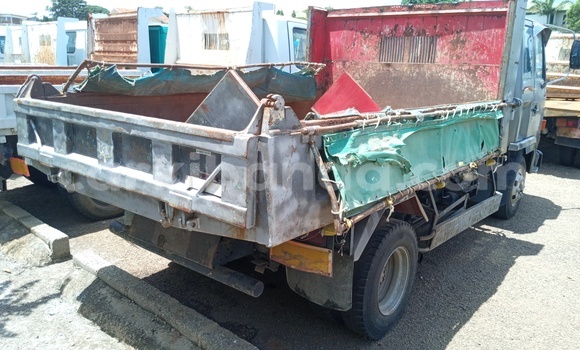 Acheter Import Utilitaire Isuzu FTR 850 Blanc à Kampala, Ouganda Acheter Import Utilitaire Isuzu FTR 850 Blanc à Kampala, Ouganda