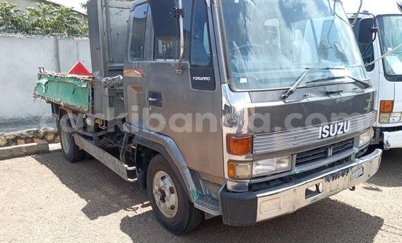 Acheter Import Utilitaire Isuzu FTR 850 Blanc à Kampala, Ouganda Acheter Import Utilitaire Isuzu FTR 850 Blanc à Kampala, Ouganda