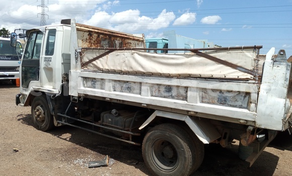 Acheter Import Utilitaire Fuso Fighter Blanc à Kampala, Ouganda Acheter Import Utilitaire Fuso Fighter Blanc à Kampala, Ouganda