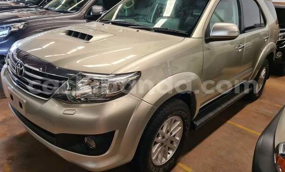 Nunua Ilio tumika Toyota Fortuner Beige Gari ndani ya Kampala nchini Uganda Nunua Ilio tumika Toyota Fortuner Beige Gari ndani ya Kampala nchini Uganda