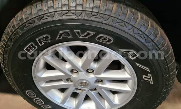 Nunua Ilio tumika Toyota Fortuner Beige Gari ndani ya Kampala nchini Uganda Nunua Ilio tumika Toyota Fortuner Beige Gari ndani ya Kampala nchini Uganda