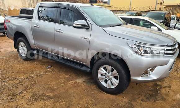 Nunua Ilio tumika Toyota Hiluxe VIGO Fedha Gari ndani ya Kampala nchini Uganda