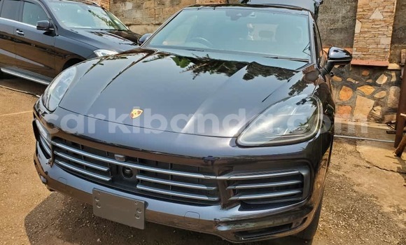 Gura Yakoze Porsche Cayenne Black Imodoka i Kampala mu Uganda Gura Yakoze Porsche Cayenne Black Imodoka i Kampala mu Uganda