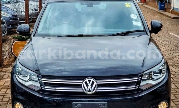 Gura Yakoze Volkswagen Tiguan Black Imodoka i Kampala mu Uganda