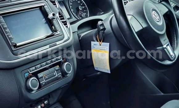 Acheter Occasion Voiture Volkswagen Tiguan Noir à Kampala, Ouganda Acheter Occasion Voiture Volkswagen Tiguan Noir à Kampala, Ouganda
