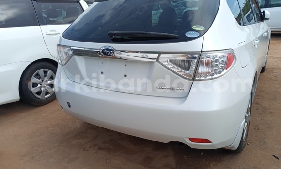 Acheter Import Voiture Subaru Impreza Blanc à Kampala, Ouganda Acheter Import Voiture Subaru Impreza Blanc à Kampala, Ouganda