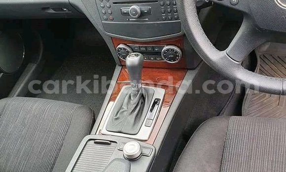 Acheter Import Voiture Mercedes-Benz C-Classe Gris à Kampala, Ouganda Acheter Import Voiture Mercedes-Benz C-Classe Gris à Kampala, Ouganda