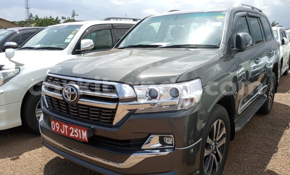 Nunua Imported Toyota Land Cruiser Beige Gari ndani ya Kampala nchini Uganda