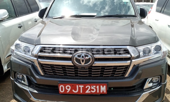 Acheter Import Voiture Toyota Land Cruiser Beige à Kampala, Ouganda Acheter Import Voiture Toyota Land Cruiser Beige à Kampala, Ouganda