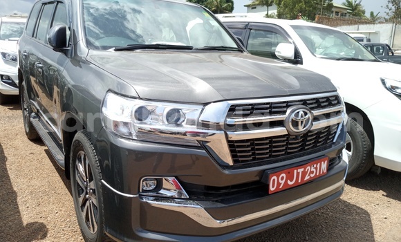 Acheter Import Voiture Toyota Land Cruiser Beige à Kampala, Ouganda Acheter Import Voiture Toyota Land Cruiser Beige à Kampala, Ouganda