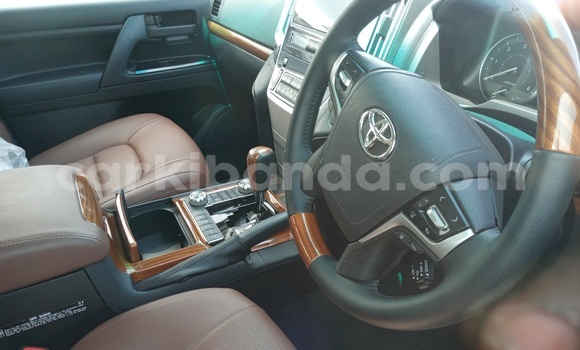 Acheter Import Voiture Toyota Land Cruiser Beige à Kampala, Ouganda Acheter Import Voiture Toyota Land Cruiser Beige à Kampala, Ouganda