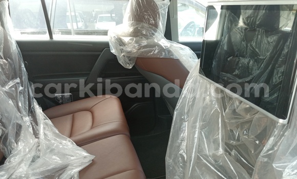 Acheter Import Voiture Toyota Land Cruiser Beige à Kampala, Ouganda Acheter Import Voiture Toyota Land Cruiser Beige à Kampala, Ouganda