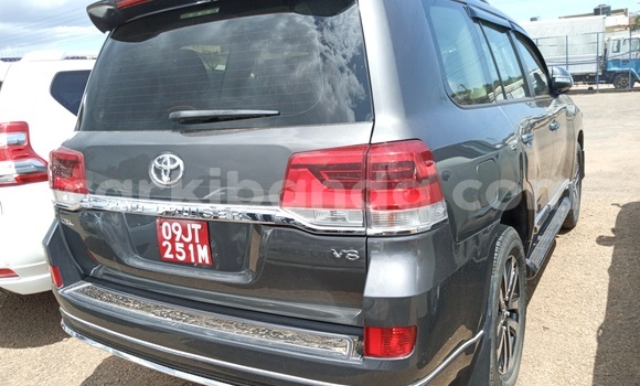 Acheter Import Voiture Toyota Land Cruiser Beige à Kampala, Ouganda Acheter Import Voiture Toyota Land Cruiser Beige à Kampala, Ouganda
