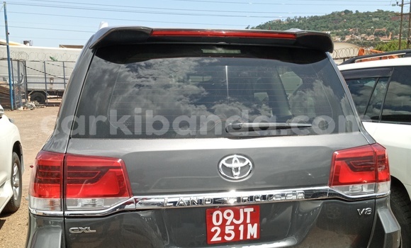 Acheter Import Voiture Toyota Land Cruiser Beige à Kampala, Ouganda Acheter Import Voiture Toyota Land Cruiser Beige à Kampala, Ouganda