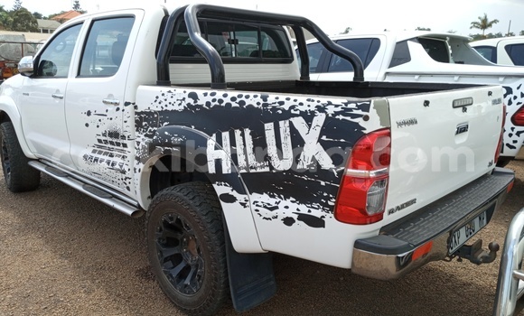 Acheter Import Voiture Toyota Hilux Blanc à Kampala, Ouganda Acheter Import Voiture Toyota Hilux Blanc à Kampala, Ouganda