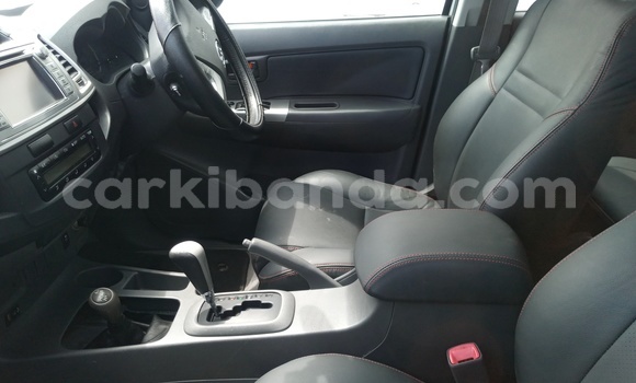 Acheter Import Voiture Toyota Hilux Blanc à Kampala, Ouganda Acheter Import Voiture Toyota Hilux Blanc à Kampala, Ouganda