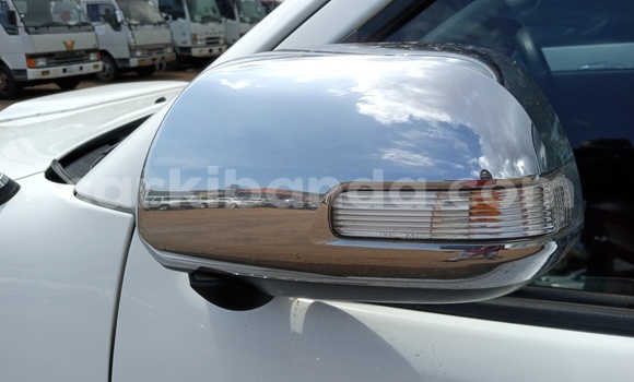Acheter Import Voiture Toyota Hilux Blanc à Kampala, Ouganda Acheter Import Voiture Toyota Hilux Blanc à Kampala, Ouganda