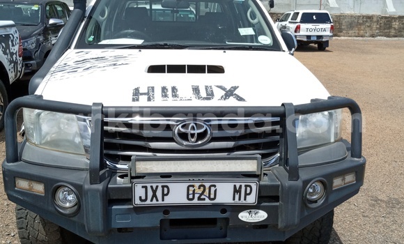 Acheter Import Voiture Toyota Hilux Blanc à Kampala, Ouganda Acheter Import Voiture Toyota Hilux Blanc à Kampala, Ouganda