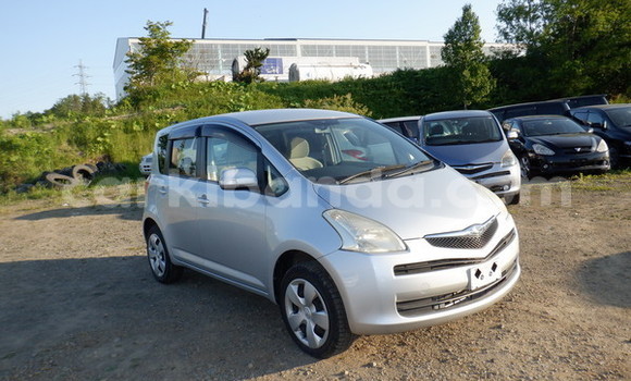 Acheter Import Voiture Toyota Ractis Gris à Kampala, Ouganda Acheter Import Voiture Toyota Ractis Gris à Kampala, Ouganda