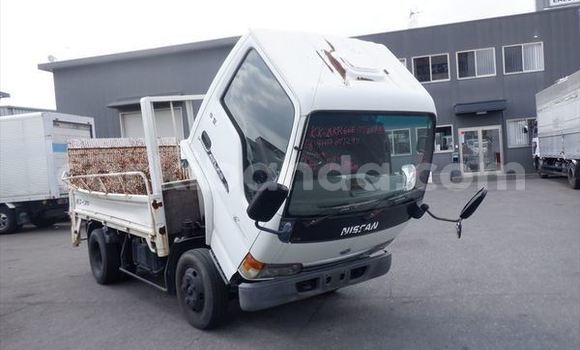 Nunua Imported Nissan UD Nyeupe Lori ndani ya Kampala nchini Uganda Nunua Imported Nissan UD Nyeupe Lori ndani ya Kampala nchini Uganda