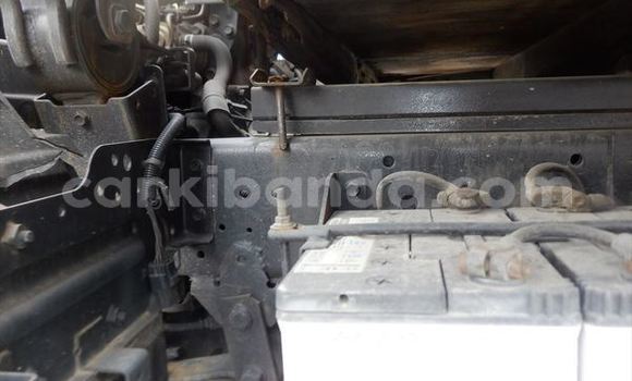 Nunua Imported Nissan UD Nyeupe Lori ndani ya Kampala nchini Uganda Nunua Imported Nissan UD Nyeupe Lori ndani ya Kampala nchini Uganda